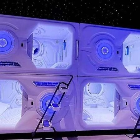 Bambu Hostel Capsules Севилья Экстерьер фото